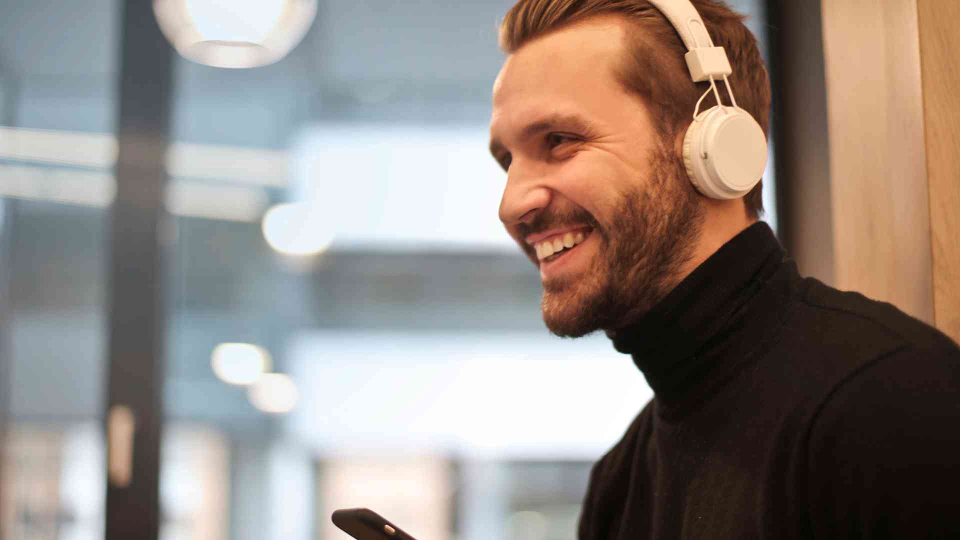can wearing headphones cause hair loss