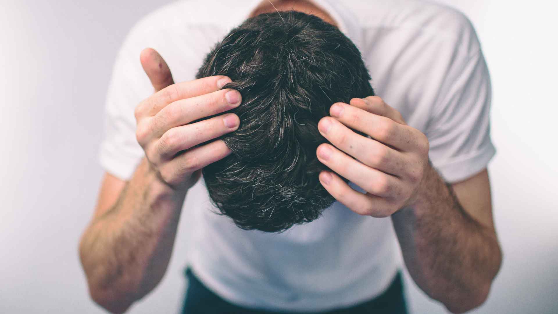 Can Dandruff Lead to Hair Loss? Debunking the Myth Guide