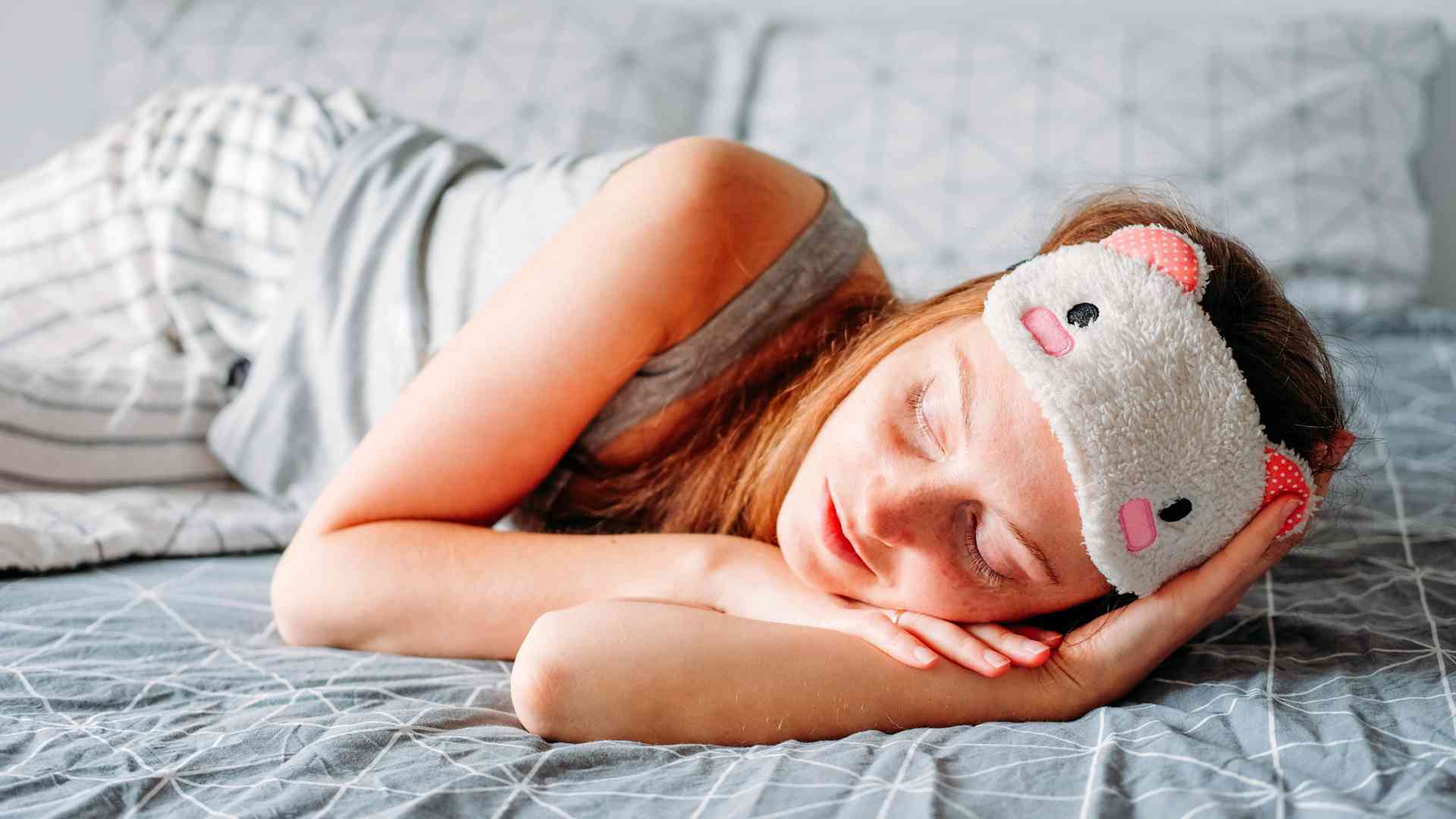 How does one_s sleeping habits affect hair loss, and are there tips for improving sleep quality