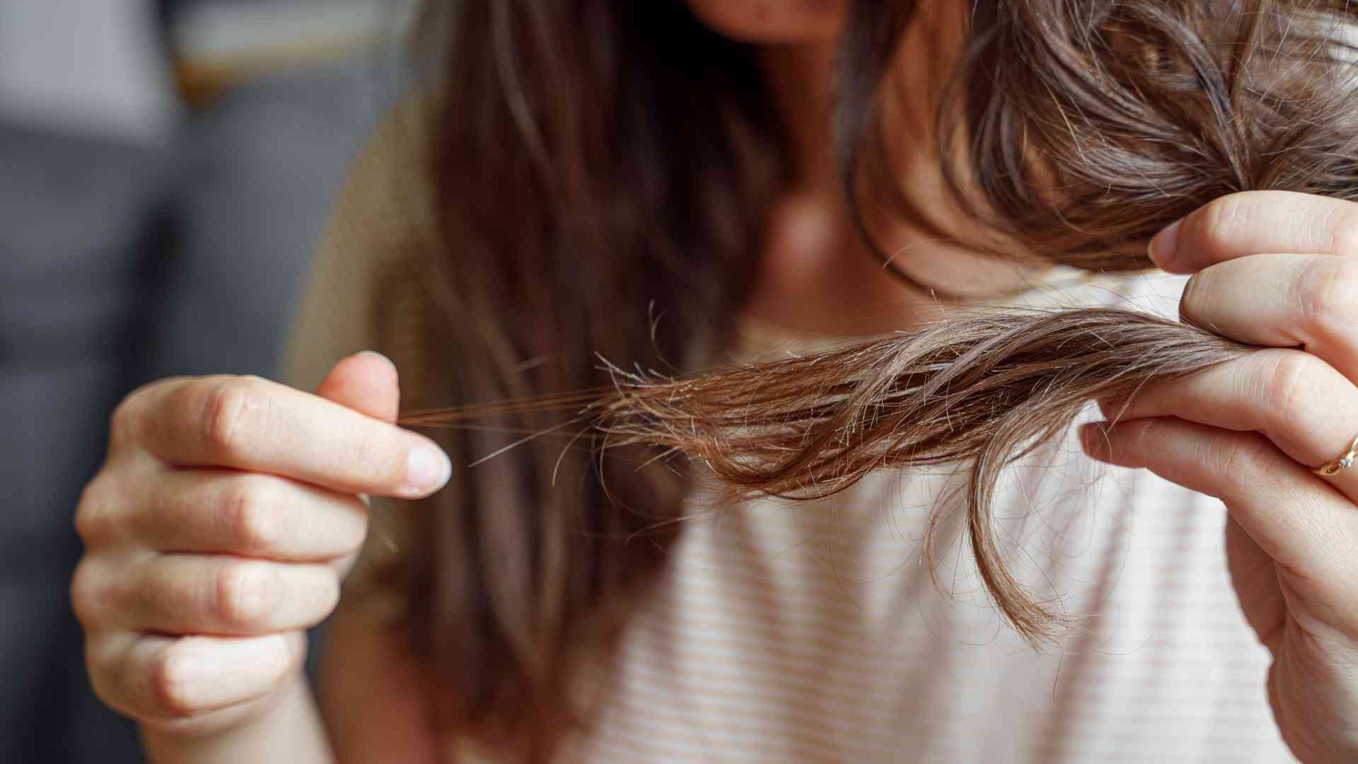 How does pollution and environmental toxins contribute to hair loss